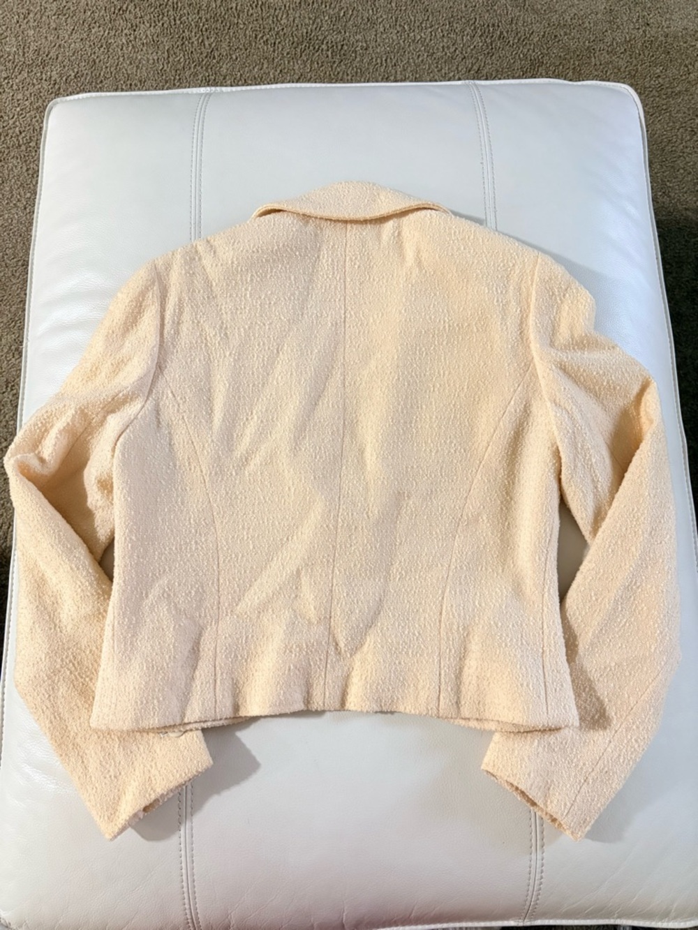 CHANEL Boutique Pale Cream Bouclé Cropped Blazer - Picture 2 of 16